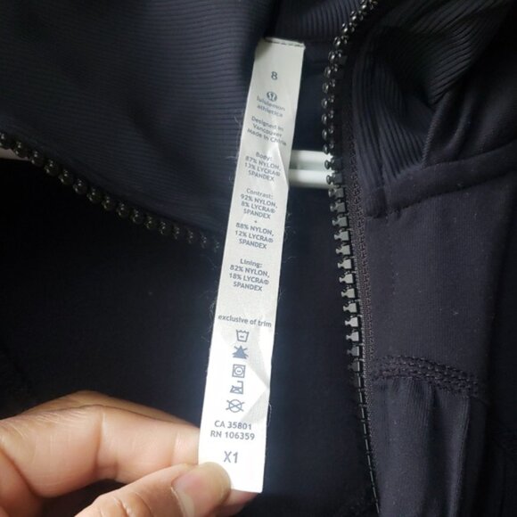 Lululemon Bla k Zip Up Ja ket Size 8 - Picture 3 of 9